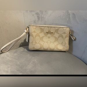 Coach Double Corner Zip Wristlet In Signature Canvas